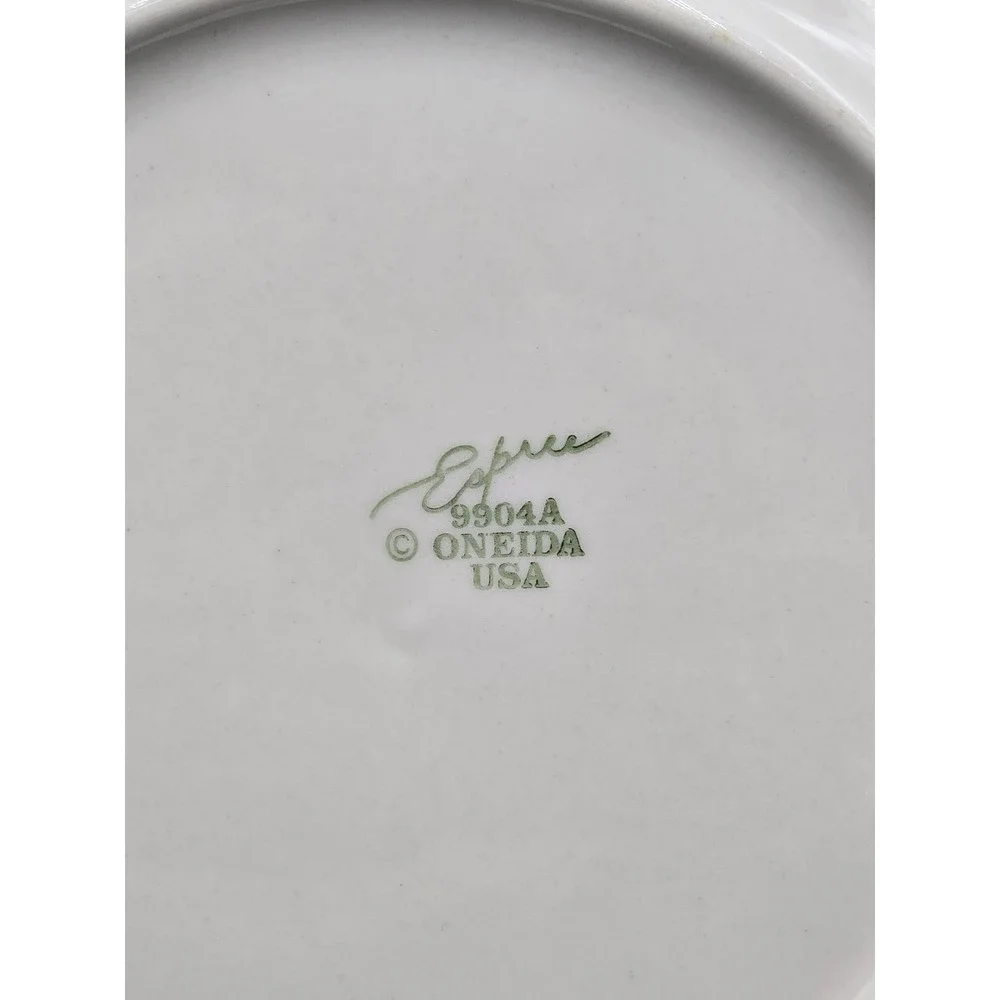 Oneida Espree 9904A White Dinner Plate Elegant Swirl Rim‎ Vintage Hospitality